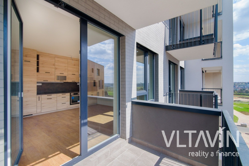 nabízíme k pronájmu byt 2+kk 54 m2 s balkonem a garážovým stáním